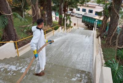 Sanitização de prevenção contra Covid-19 nas ruas e pontos públicos